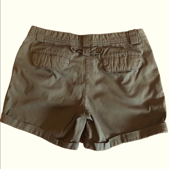 Old Navy Hunter Green Pleated Stretch Mid Rise Cuffed Shorts size 10 - Picture 5 of 9